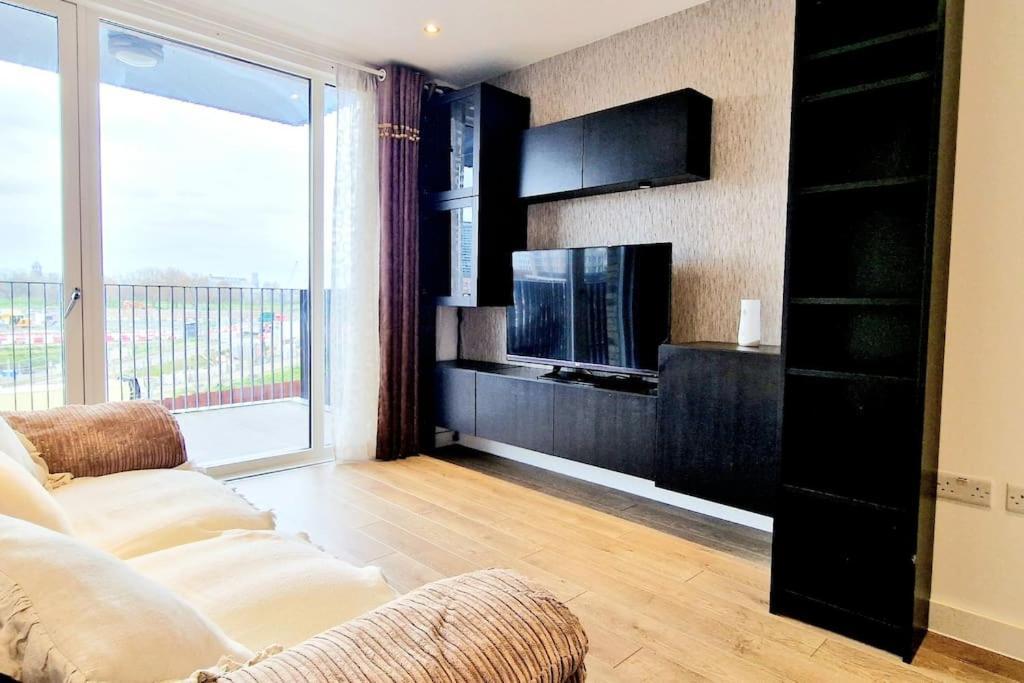 London - Stunning Riverside Apartment Exteriör bild